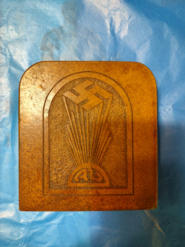 Bund Wood Carving